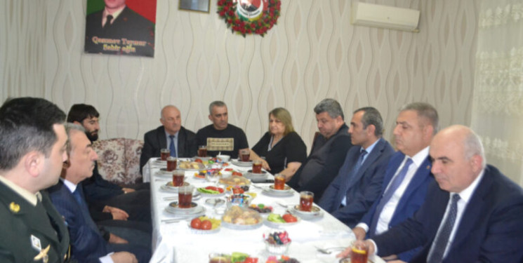 Aprel döyüşləri zamanı həlak olan şəhid Teymur Qasımovun ailəsi ziyarət olunub.