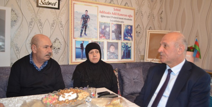 Aprel döyüşlərində şəhid olan Adil Adilzadənin ailəsi ziyarət olunub.